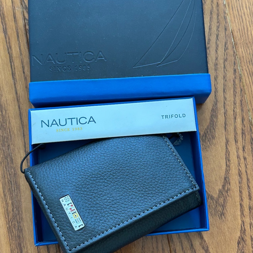 Nautica NWT W/ original box men's Wallet